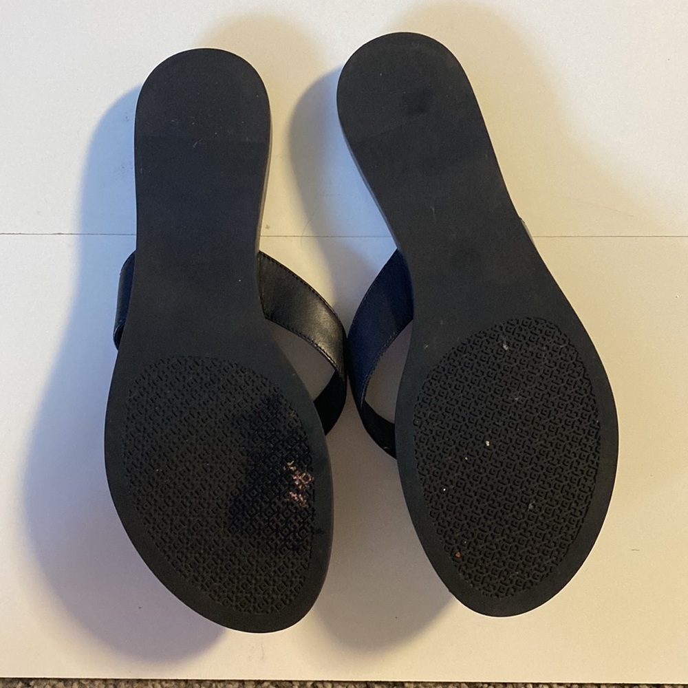 Tory Burch Benton Thong Black Leather Sandals Size 7 - Picture 7 of 7